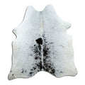 Salt & pepper koeienhuid, ongeveer 170 × 160 cm, van bovenaf gezien: precies de huid die je ontvangt