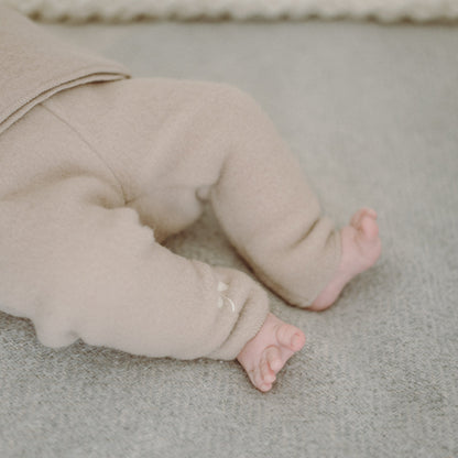 Babybroekje "Schaap" met borduursel; beige